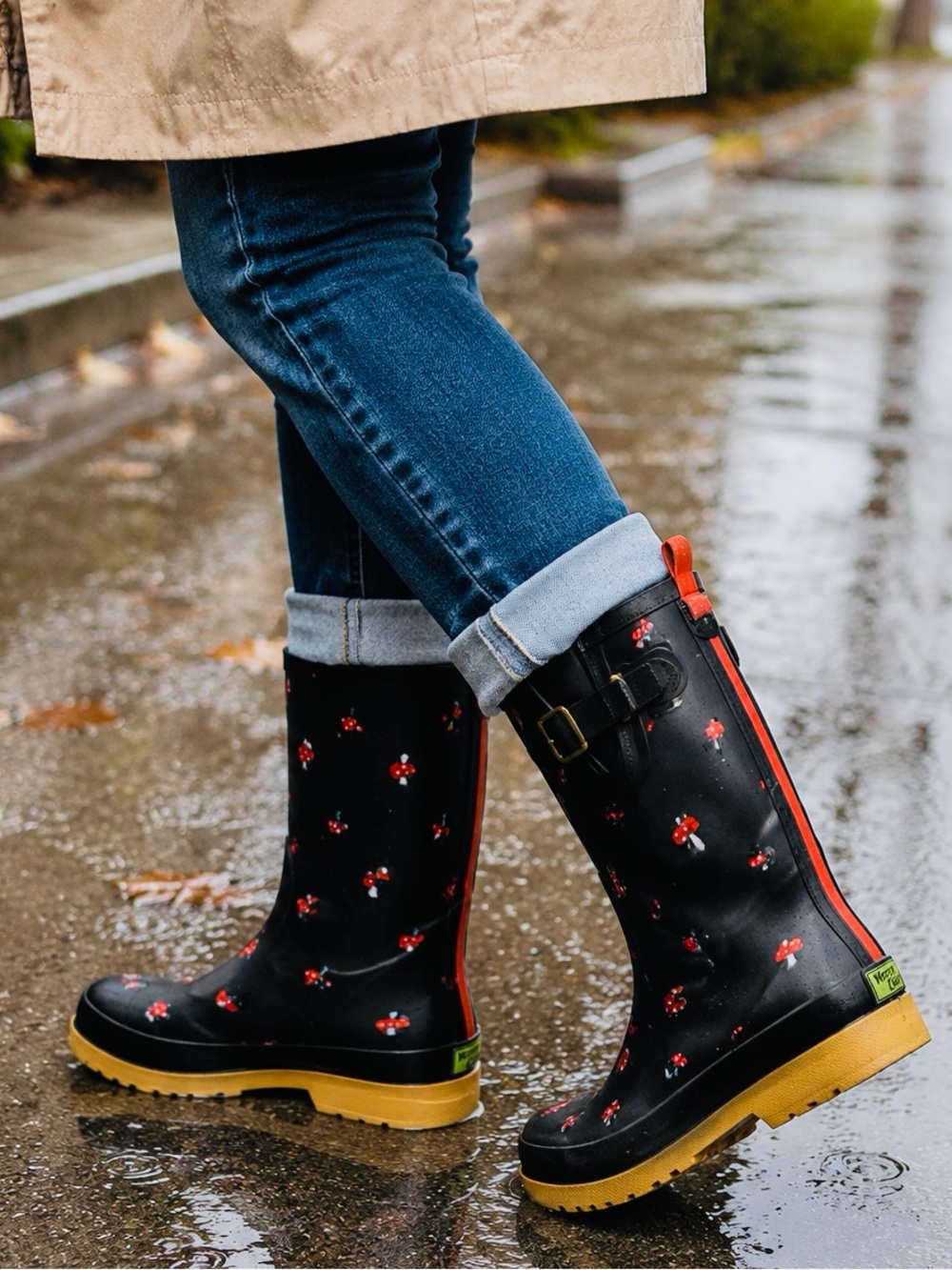 Western Chief Ladybug Rain Boots Black Red Women’s Size 11 Waterproof Like New